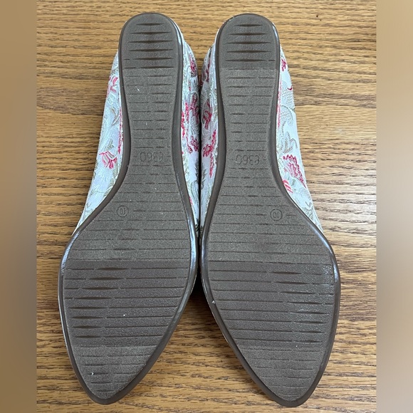 Easy Spirit flower pattern wedge pump size 10 Never worn - Picture 5 of 10